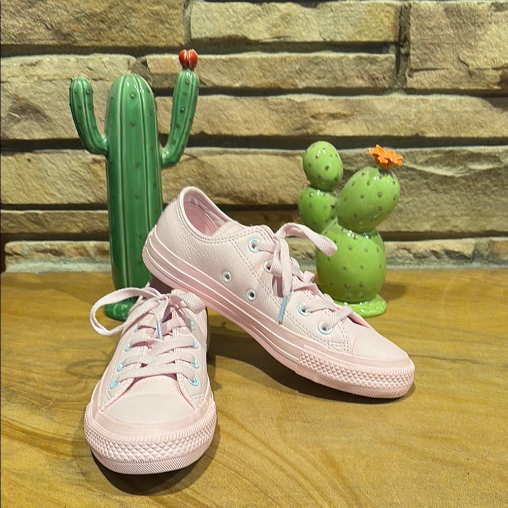 Converse Pink Leather Women's Sneakers 👟!